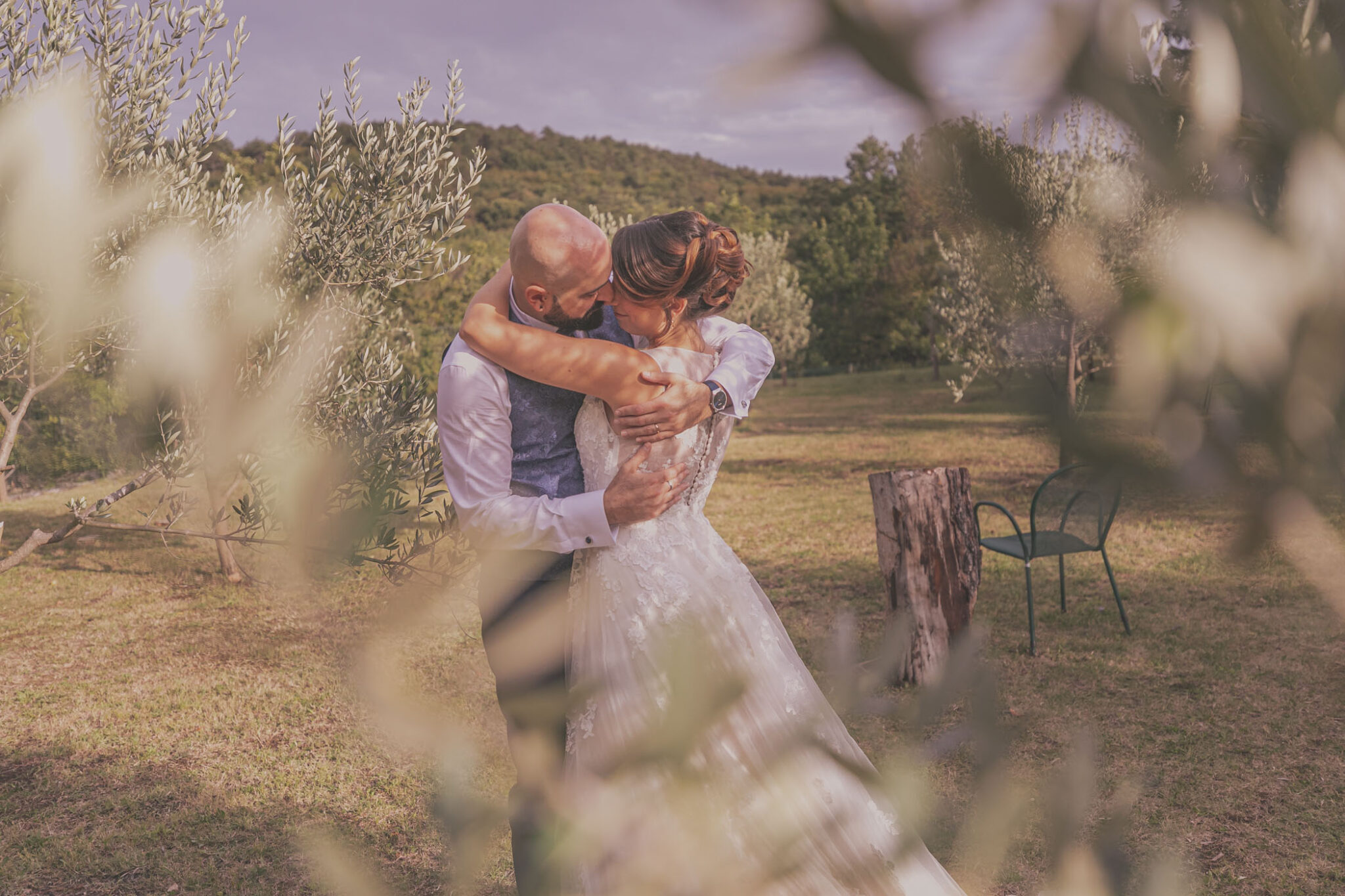 Sposi fotografati durante un matrimonio a Trieste